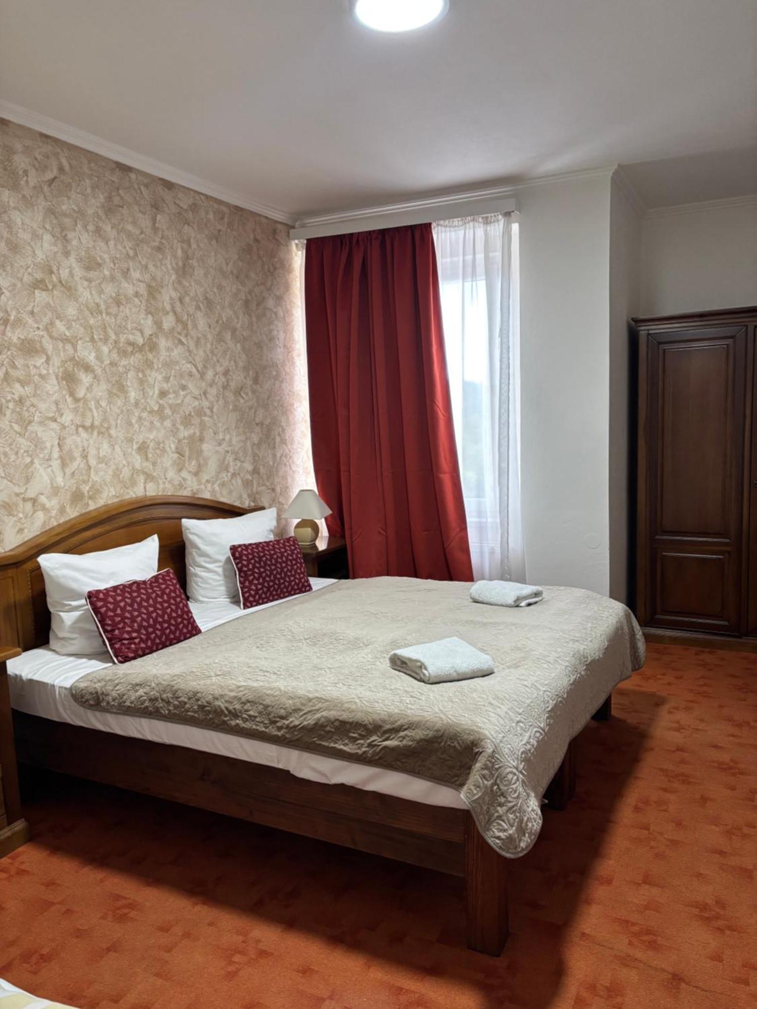 Hotel Bila Ruze Písek Εξωτερικό φωτογραφία